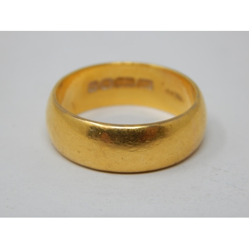 170 - 22ct Gold Wedding Band: Size N: Weight 8.47g