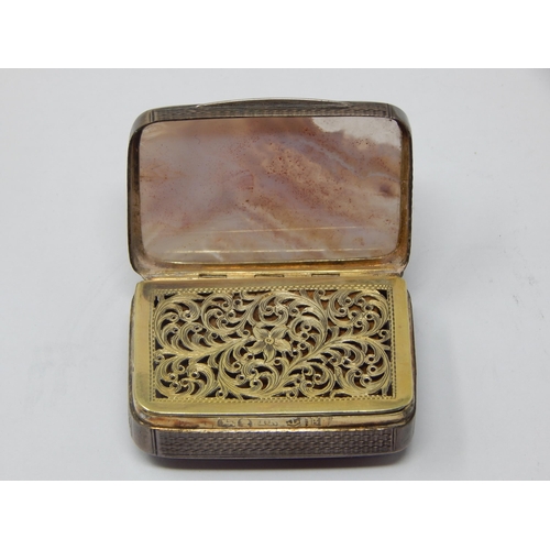 204 - George IV Silver & Agate Vinaigrette with Hinged Gilded Pierced Grille concealing original sponges: ... 