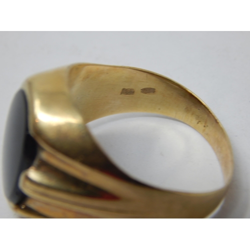 231 - 14ct Gold Signet Ring: Size V: Gross weight 10.12g