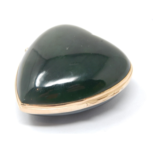 237 - 14ct Gold Mounted Moss Agate Heart Shaped Hinged Box: 5.5cm x 5cm