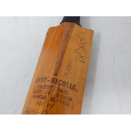 389 - Three 1950's Hand Signed Small Cricket Bats (43cm-46cm), Hand Signed, Teams Including England, New Z... 