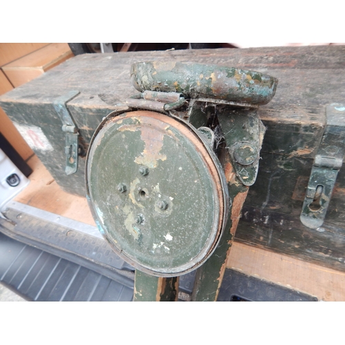 450 - WWII Large Military Telescope on Stand in original fitted wooden case of issue with tripod. Case is ... 