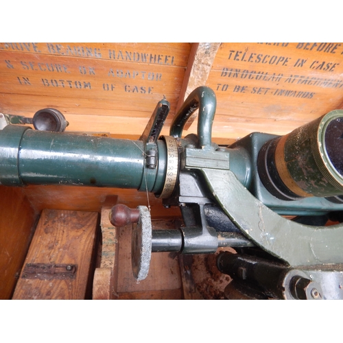 450 - WWII Large Military Telescope on Stand in original fitted wooden case of issue with tripod. Case is ... 