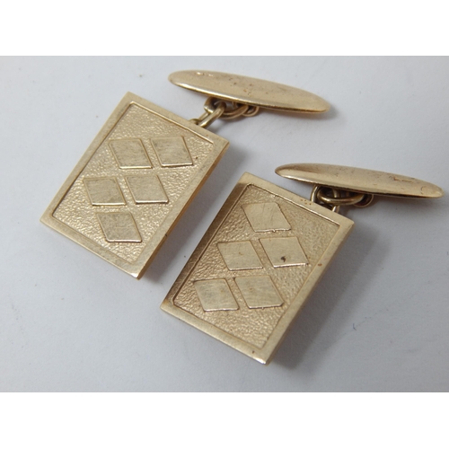 160 - A Pair of Gentleman's 9ct Gold Cufflinks: Weight 6.84g