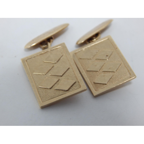 160 - A Pair of Gentleman's 9ct Gold Cufflinks: Weight 6.84g