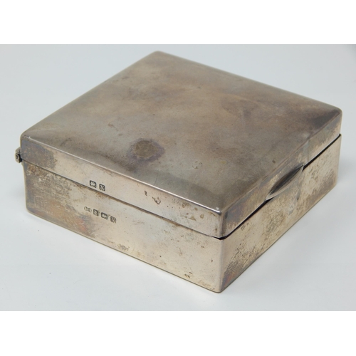 275F - Silver Cigarette Box with Cedar Lined Interior: Hallmarked Birmingham 1920 by Syner & Beddoes