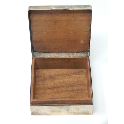 275F - Silver Cigarette Box with Cedar Lined Interior: Hallmarked Birmingham 1920 by Syner & Beddoes