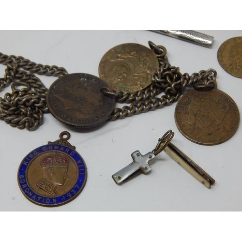 400M - A Quantity of Items Including Military, Misers Purse, Pocket Watch, Pipes, Brooches, Badges etc (lot... 