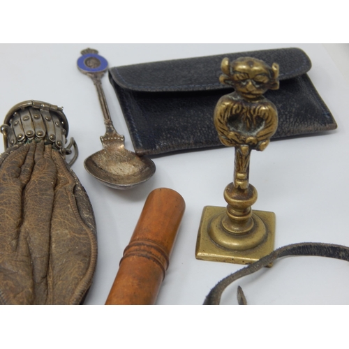 400M - A Quantity of Items Including Military, Misers Purse, Pocket Watch, Pipes, Brooches, Badges etc (lot... 