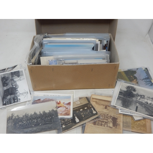 400T - A Quantity of Postcards, Photographs etc contained in a box.