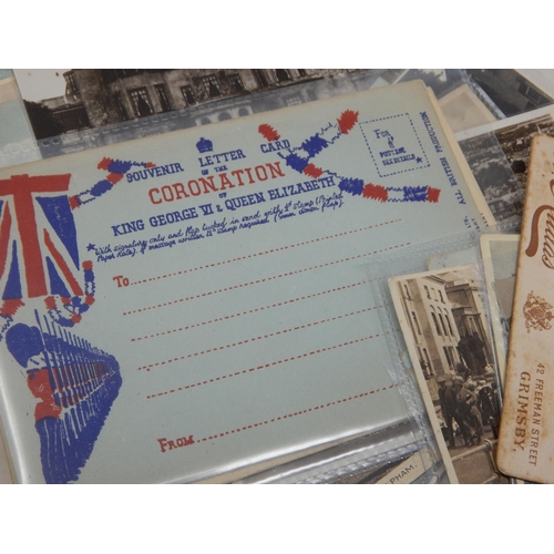 400U - A Stereoscope Viewer & Slides together with a quantity of postcards, photographs etc