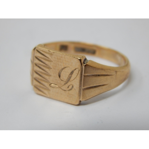 152 - 9ct Gold Signet Ring: Size R: Weight 4.4g