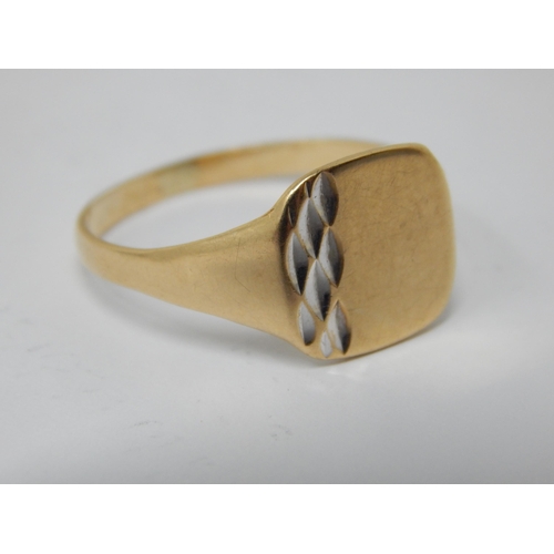 154 - 9ct Gold Signet Ring: Size V: Weight 2.36g