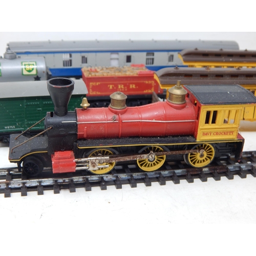 405 - A Quantity of OO Gauge Trains, Carriages & Goods Wagons Including a Davy Crockett Engine