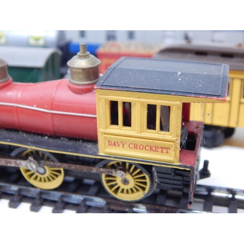 405 - A Quantity of OO Gauge Trains, Carriages & Goods Wagons Including a Davy Crockett Engine