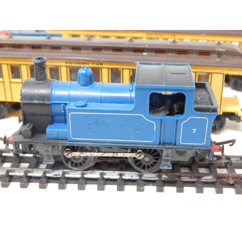 405 - A Quantity of OO Gauge Trains, Carriages & Goods Wagons Including a Davy Crockett Engine