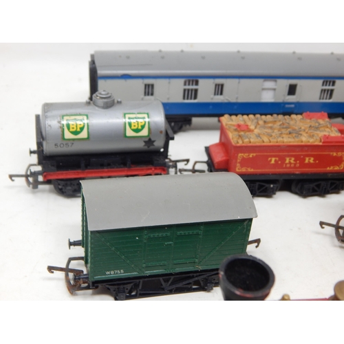 405 - A Quantity of OO Gauge Trains, Carriages & Goods Wagons Including a Davy Crockett Engine