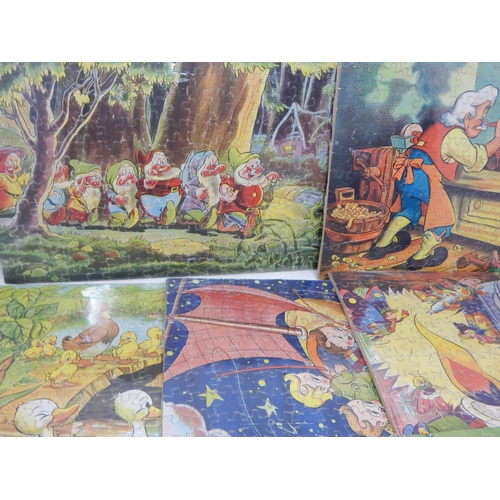 431 - 9 x Vintage Walt Disney Puzzles: All Complete.