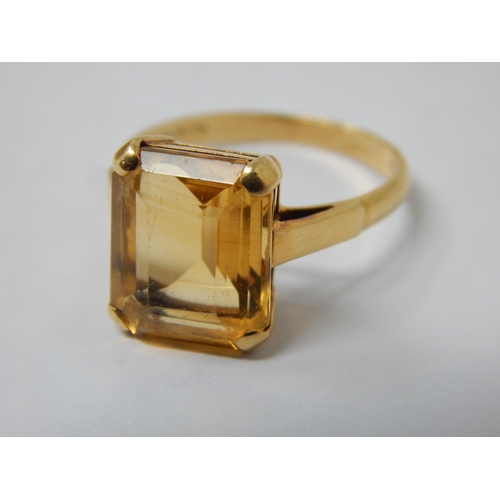 175 - 18ct Gold Citrine Set Ring: Size O: Gross weight 4.44g