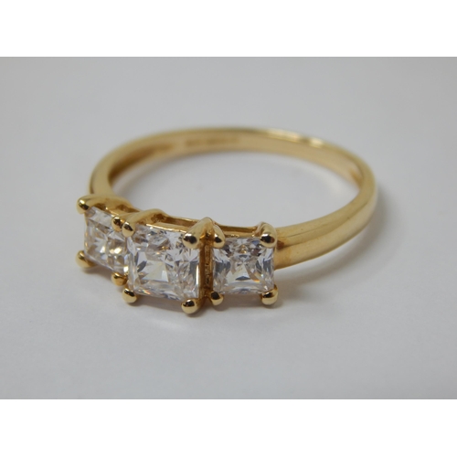 177 - 14ct Gold Trilogy Ring: Size P: Gross weight 2.60g