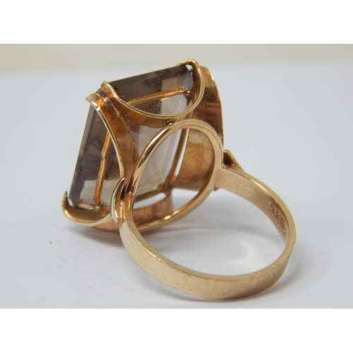 179 - 9ct Gold Smoky Quartz Ring: Size N: Gross weight 7.56g