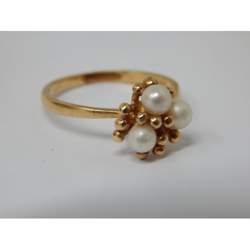 180 - 9ct Gold Pearl Set Ring: Size M/N: Gross weight 2.08