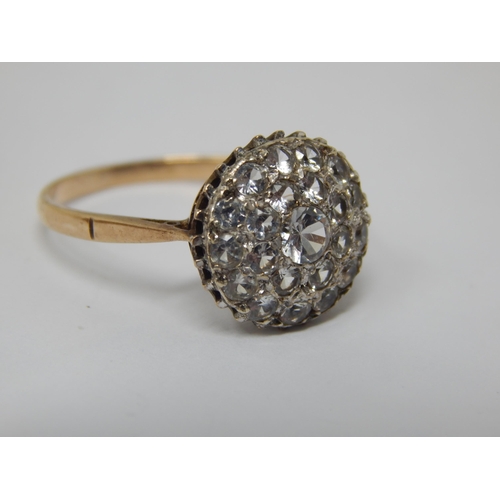 184 - 9ct Gold Cluster Ring: Size P: Gross weight 2.76g