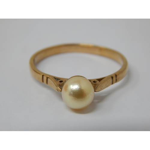 186 - 9ct Gold Pearl Set Ring: Size R/S: Gross weight 2.24g