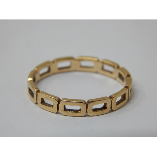 187 - 9ct Gold Fancy Band Ring: Size P: Weight 1.61g