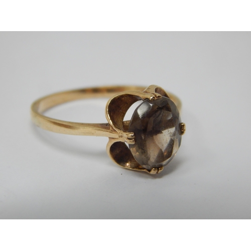 188 - 9ct Gold Smoky Quartz Ring: Size O/P: Gross weight 1.93g