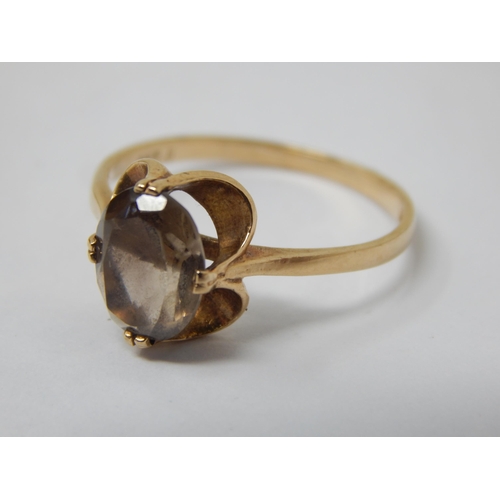 188 - 9ct Gold Smoky Quartz Ring: Size O/P: Gross weight 1.93g