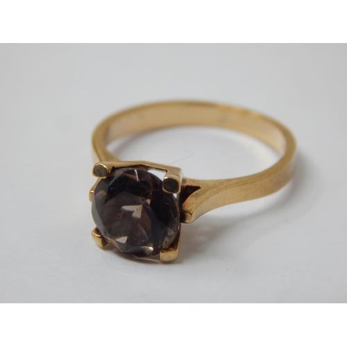 194 - 9ct Gold Smoky Quartz Ring: Size M: Gross weight 2.86g