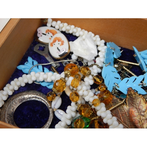 15 - A large quantity of costume jewellery including beaded necklaces, some possibly amber, set of 6 Guin... 