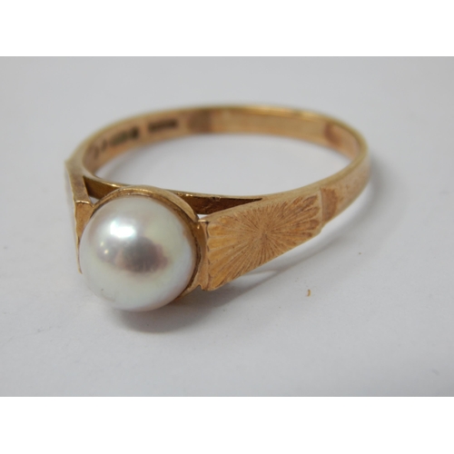 214 - 9ct Gold Pearl Set Ring: Size N: Gross weight 3.08g