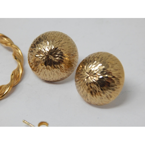 218 - 4 x Pairs of 9ct Gold Earrings: Weight 8.32g