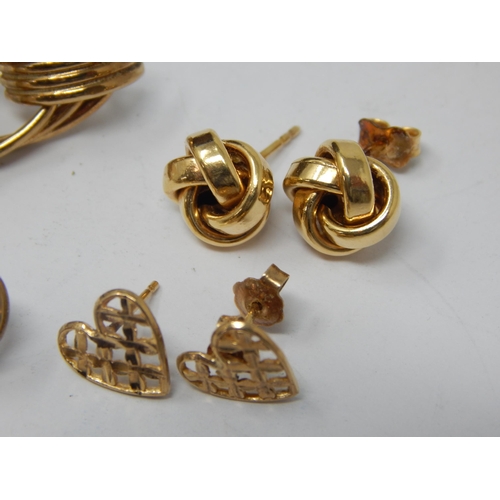 219 - 6 x Pairs of 9ct Gold Earrings: Weight 9.60g