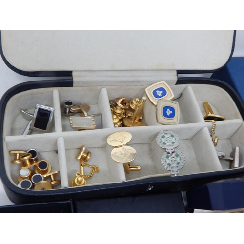 344 - A Quantity of Gentleman's & Ladies Wristwatches together with some Costume Jewellery