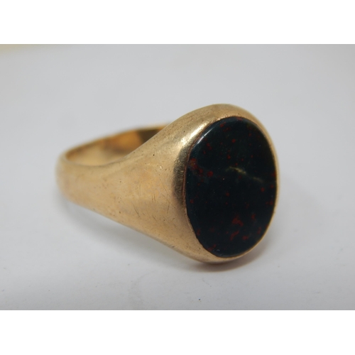 248 - 9ct Gold Signet Ring Inset with a Bloodstone: Size R: Gross weight 7.5g