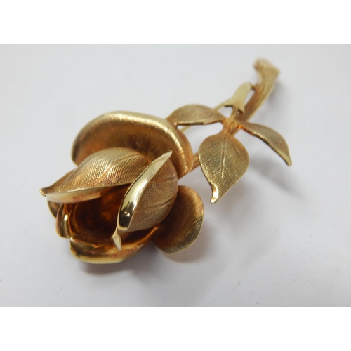 261 - 9ct Gold Flower Brooch: 5cm wide: Weight 7.35g