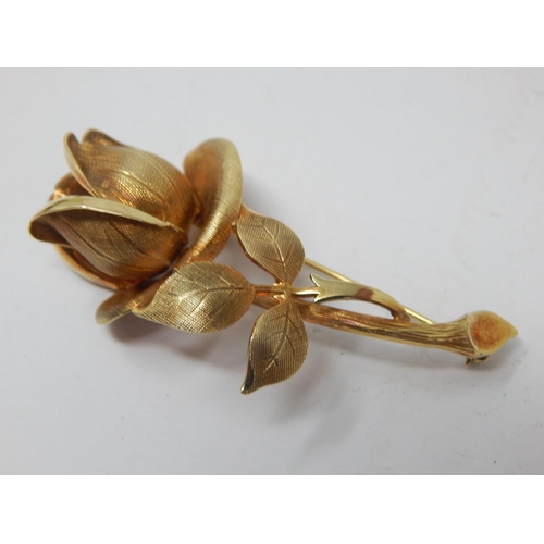 261 - 9ct Gold Flower Brooch: 5cm wide: Weight 7.35g