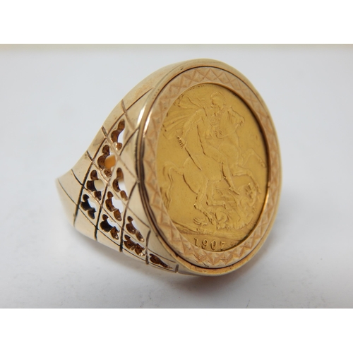 274 - 1907 Full Gold Sovereign Ring: Size T/U: Weight 16.52g