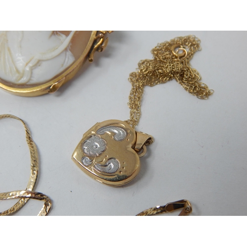 210 - A Quantity of 9ct Oddments 7.75g together with an unmarked yellow metal cameo brooch