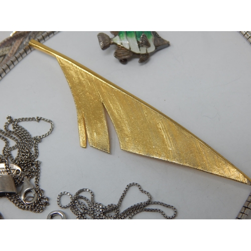 219 - A Quantity of Silver Jewellery Including a Danish Flora Danica Silver Gilt Leaf Brooch