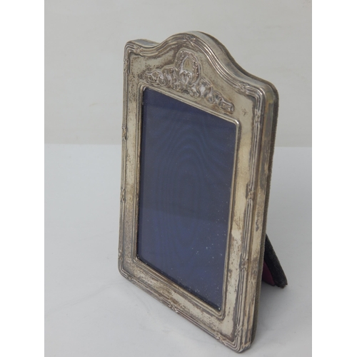 109 - Silver Photograph Frame with Easel Back: Hallmarked London 1987 by Ari Norman: Measuring 13cm x 8.8c... 