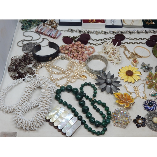 229 - A Huge Quantity of Vintage Costume Jewellery Including Brooches, Beaded Necklaces, Bangles etc (lot)