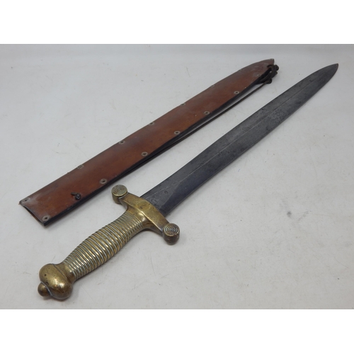 382 - 19th Century French 1831 Pattern Foot Artillery Short Sword & Scabbard: Measuring 62.5cm overall