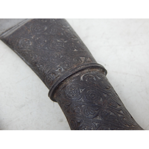 390 - 19th Century Kukri with Scabbard: Measuring 46cm overall