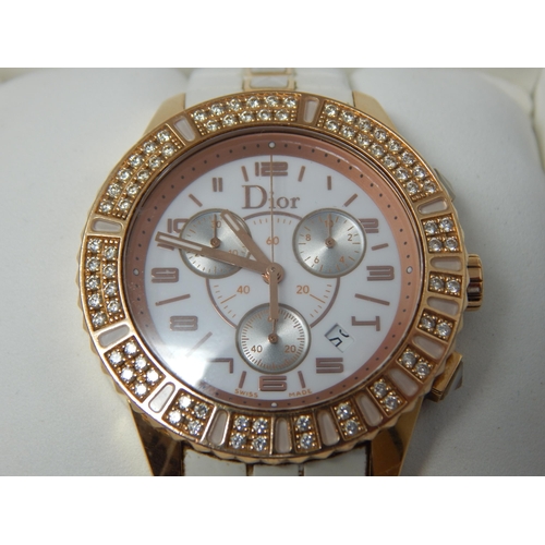 232 - 18ct Gold Christian Dior Christal Chronograph
Reference CD 114370
18ct Gold , Dior diamonds set. Bez... 