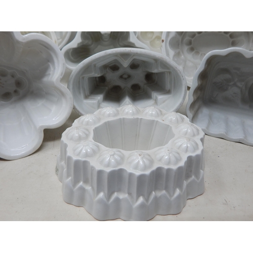 344 - 10 x Vintage Ceramic Jelly Moulds