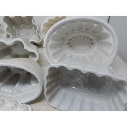 344 - 10 x Vintage Ceramic Jelly Moulds